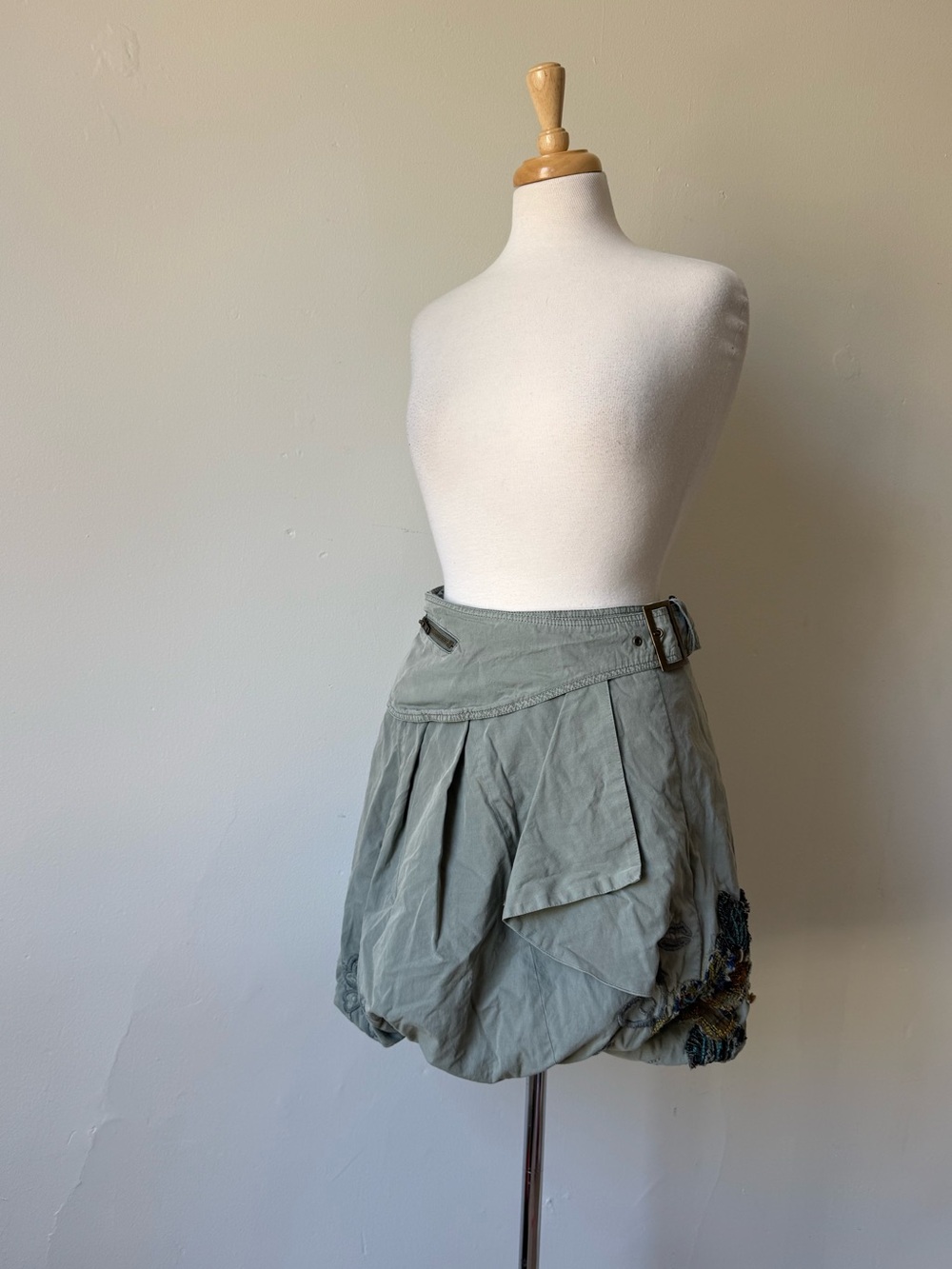 Desigual Bubble Hem Mini Skirt Size 36 Sage Green Embroidered Floral Appliqué
